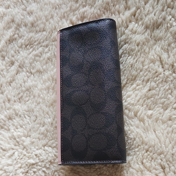 Gorgeous Coach Strawberry Colorblock Signature Leather Long Wallet ππ€π€π - Picture 4 of 16